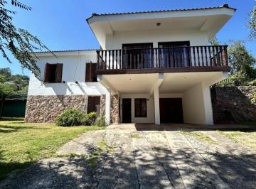 Casa de 5 ambientes, Villa Carlos Paz · Casa de Categoria Al Pie de La Montaña