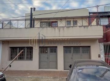 Casa · 185m² · 8 Ambientes · 1 Cochera · Casa en Excelente Zona de Santo Tome