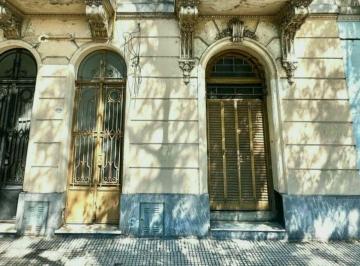 PH de 4 ambientes, Flores · PH con Local y Vivienda de 4 Ambientes a Reciclar Sobre Av Gaona en Flores