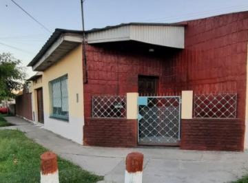 Casa · 142m² · 3 Ambientes · 1 Cochera · Casa en Alquiler