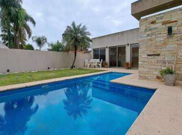 Casa · 295m² · 5 Ambientes · 2 Cocheras · Chalet con Piscina y Quincho, Castelar