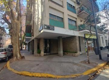 Departamento de 4 ambientes, Flores · Semipiso 4 Ambientes con Balcones Al Frente.