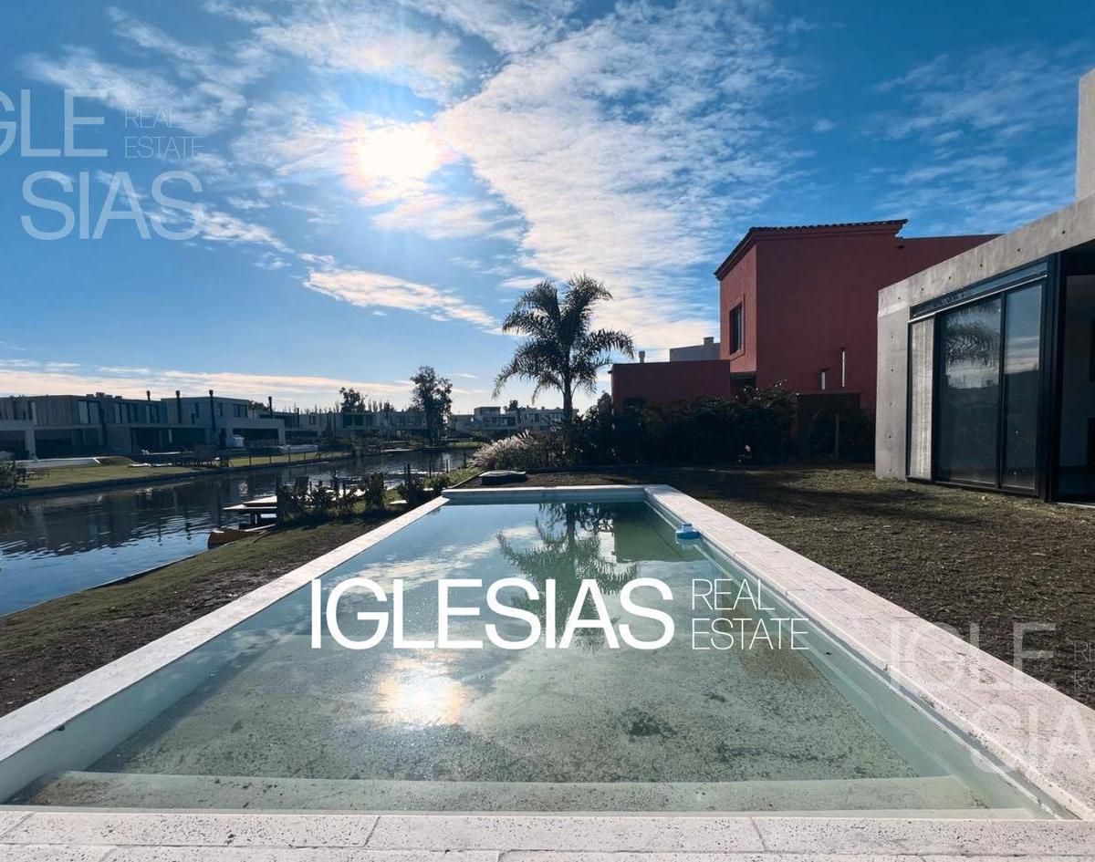Casa en Venta al Lago en Laguna Grande, Villanueva
