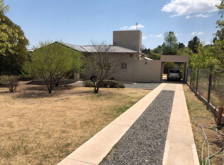 Casa · 282m² · 9 Ambientes · 1 Cochera