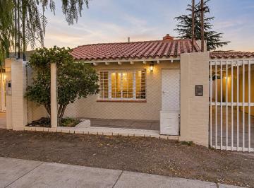 Casa de 6 ambientes, Chacras de Coria · Casa + Salón Comercial en Venta en Chacras de Coria
