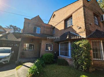 Casa · 208m² · 5 Ambientes · 2 Cocheras · Excelente Chalet de 4 Dorm. con Parque y Pileta en Luis Guillón