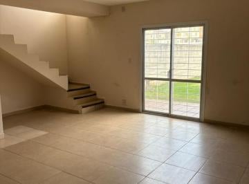 Casa · 104m² · 4 Ambientes · 1 Cochera · Dúplex a La Venta B° Nuevo Jardín 3 Dorm.