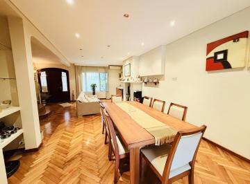 Casa · 212m² · 5 Ambientes · Casa en Martinez - 5 Ambientes con Pileta y Jardin