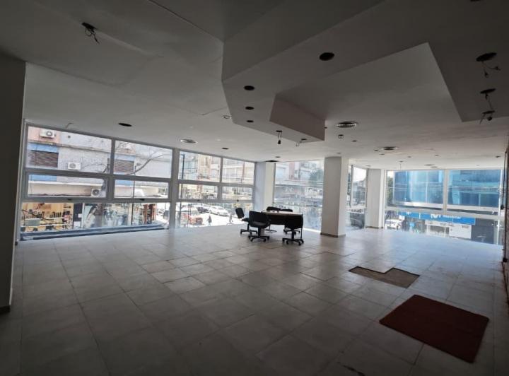 Local comercial · 215m²