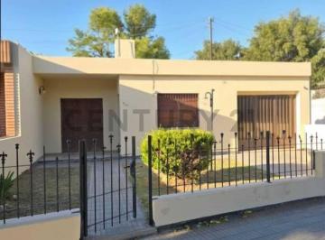 Casa · 159m² · 3 Dormitorios · 1 Cochera · Apto Crédito Casa Montecristo