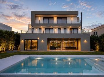 Casa de 6 ambientes, Tigre · Casa en Venta Premium con Amarra en Nordelta El Yacht