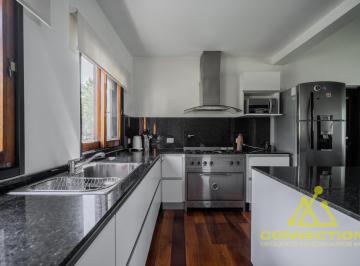 Casa · 350m² · 6 Ambientes · 1 Cochera · Venta. Casa en Haras del Sol Pilar. 4 Dorm. Pileta Climatizada Estilo y Naturaleza