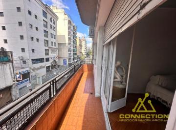 Departamento · 72m² · 3 Ambientes · Departamento 3 Ambientes con Dependencia y Balcón Corrido - Paso y Rivadavia