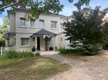 Casa · 420m² · 6 Ambientes · 1 Cochera · Casa en Venta en Ayres de Pilar, Pilar, G. B. a. Zona Norte