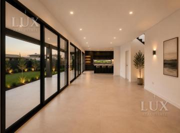 Casa · 327m² · 6 Ambientes · 4 Cocheras · Casa en Venta