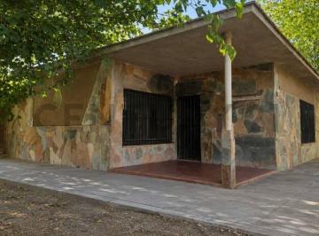 Casa · 194m² · 6 Ambientes · 1 Cochera · Casa Excelente Ubicacion en Guaymallen