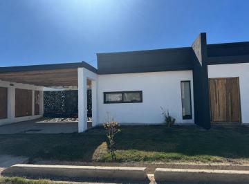 Casa de 6 ambientes, Guaymallén · Casa de 560 m² con 3 Habitaciones en Venta en Guaymallén