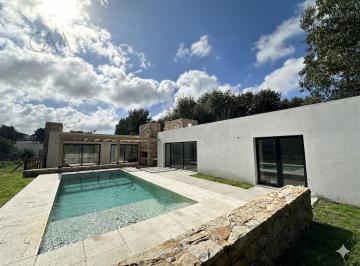 Casa · 180m² · 4 Ambientes · 1 Cochera · Casa en Venta Barrancas de San Benito