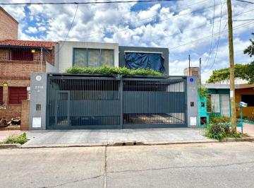 Casa · 170m² · 5 Ambientes · 2 Cocheras · Dúplex Premium en Venta 2 Dor + Escritorio Cochera Doble Patio B° Alto Alberdi