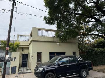 Casa · 130m² · 4 Ambientes · 2 Cocheras · Casa 4 Ambientes - Ituzaingo