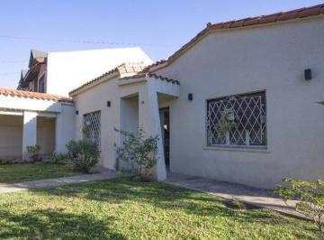 Casa · 125m² · 4 Ambientes · 1 Cochera · Impecable Casa de 3 Dorm. Chiclana 510, Alberdi
