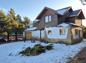 Casa · 150m² · 4 Ambientes · 1 Cochera · Venta Casa de Cuatro Ambientes con Vista Al Lago en Meliquina