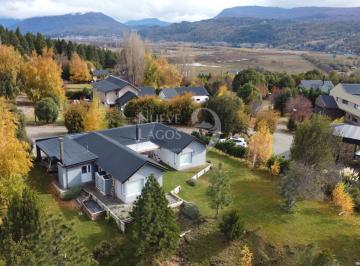 Casa · 162m² · 4 Ambientes · 2 Cocheras · Venta Casa de Cuatro Ambientes en San Martín de Los Andes