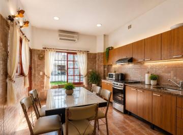 Casa · 110m² · 7 Ambientes · Casa. Venta. Villa Gral. Mitre. 7amb. Pileta. Parrilla.