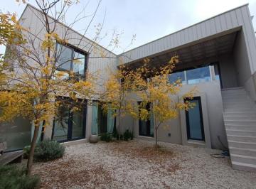 Casa · 397m² · 7 Ambientes · Casa en Venta en Costa Esmeralda, Barrio Maritimo 2, 2da Línea de Mar