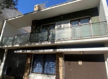 Casa de 6 ambientes, Ciudad de Mendoza · Casa Amplia con Excelente Ubicación y Gran Potencial en Ciudad de Mendoza