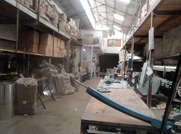 Bodega-Galpón · 290m² · Galpón y Oficinas en Venta en Wilde, Avellaneda