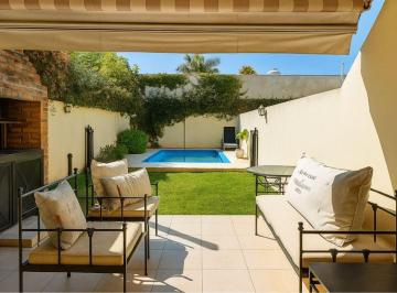 Casa · 132m² · 5 Ambientes · 1 Cochera · Venta Casa Duplex Olivos 5 Ambientes Pileta Jardin