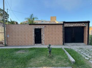 Casa · 76m² · 4 Ambientes · 1 Cochera · Casa en Venta de 2 Dorm. con Cochera y Patio