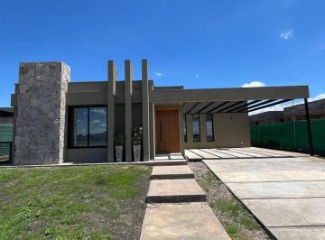 Casa · 199m² · 4 Ambientes · 2 Cocheras · Casa en Venta Lujan de Cuyo
