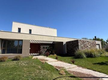 Casa · 493m² · 8 Ambientes · 2 Cocheras · Casa en Venta Barrio El Envero Lujan de Cuyo