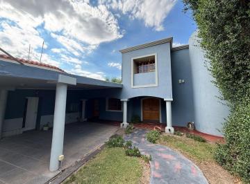 Casa · 500m² · 8 Ambientes · 4 Cocheras · Casa en Venta Amplia con Renta en Buena Nueva.