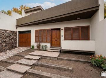 Casa · 350m² · 10 Ambientes · 2 Cocheras · Casa en Venta Quinta Sección Mendoza