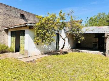 Casa · 123m² · 3 Ambientes · 2 Cocheras · Casa en Venta en Ezeiza Centro con Parque