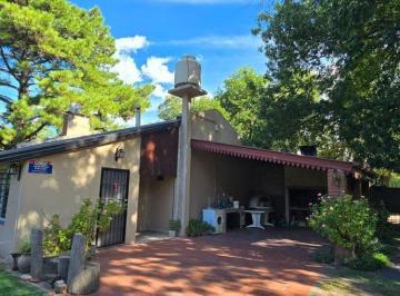 Quinta vacacional · 168m² · 3 Dormitorios · 3 Cocheras · Casa Quinta C/ Pileta Lote 1300 m² La Reja