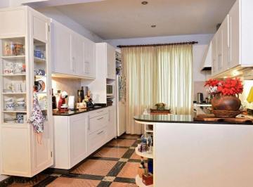 Casa · 365m² · 12 Ambientes · Casa en Venta Centro 4 Dorm. Pileta Parque