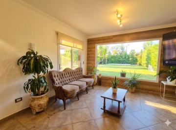 Casa · 220m² · 5 Ambientes · 2 Cocheras · Venta Casa 5 Ambientes Lote 940 Barrio Priv Pilar