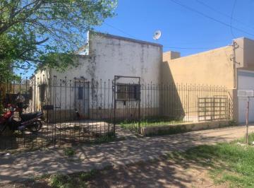 Casa · 70m² · 2 Ambientes · 1 Cochera · Venta Casa a Reciclar con Terreno 10 X 30 Perez
