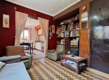 Casa · 245m² · 3 Ambientes · 5 Cocheras · Venta Casa 3 Amb con Parque Más Galpón y Losa