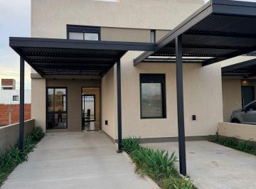 Casa de 8 ambientes, Córdoba · Vendo Duplex de 4 Dorm., 1 en Planta Baja, 3 Baños Completos y Cochera Doble