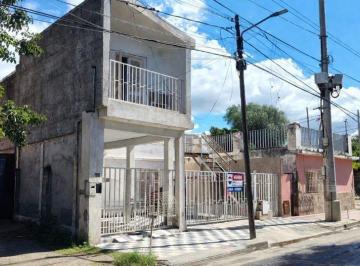 Casa · 79m² · 5 Ambientes · 1 Cochera · Se Vende Casa Amplia C/depto + Cochera / Casi Guemes
