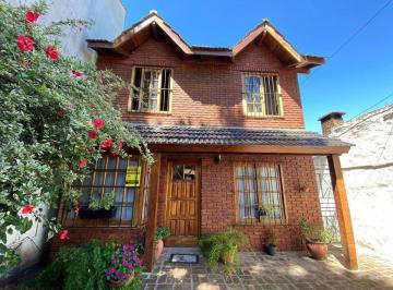 Casa · 85m² · 5 Ambientes · 2 Cocheras · Venta Casa 5 Amb C/cohera Jardin, Parrilla y Patio