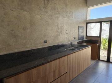 Casa · 138m² · 3 Dormitorios · 2 Cocheras · Casa en Arguello a Estrenar 3 Dorm. 2 Baños