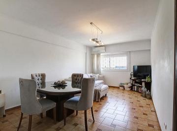 Departamento · 74m² · 3 Ambientes · Venta Departamento 3 Ambientes Amplio Luminoso Monte Castro