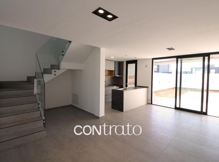 Casa · 150m² · 4 Ambientes · 2 Cocheras