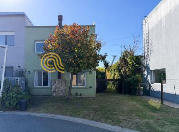 Casa de 4 ambientes, San Isidro · Casa de 3 Dorm en Beccar - Bº Claridad - Jardín - Pileta - Seguridad Las 24hs. - 249 m²
